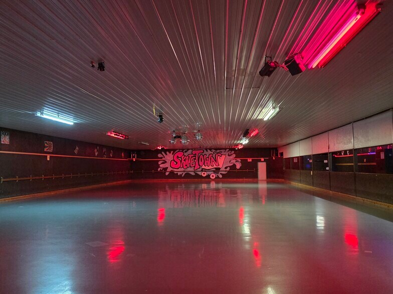 More Photos Of 3220 S Hwy 32, El Dorado Springs Skating Rink For Sale
