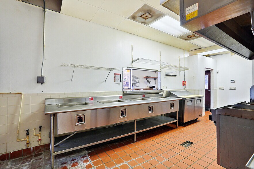 More Photos Of 2535 Main St, Leesburg Restaurant For Sale