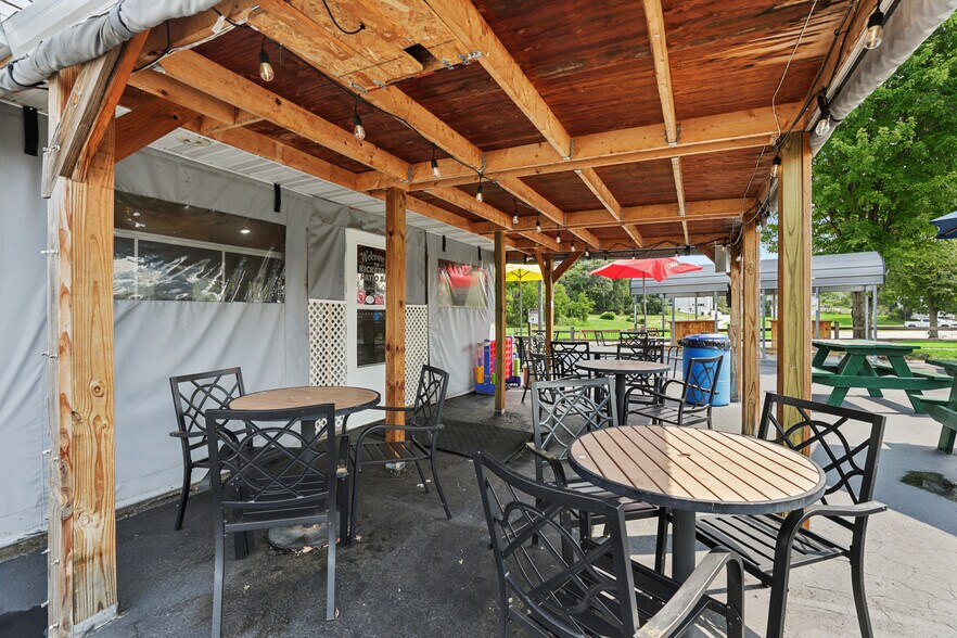 More Photos Of 309 Trail St, La Valle Restaurant For Sale