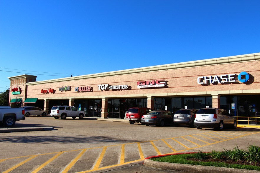 More Photos Of 1400-1438 W Fairmont Pky, La Porte Storefront For Lease