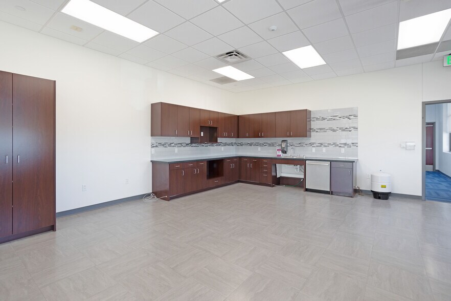 More Photos Of 4200 Mapleshade Ln, Plano Office For Sale