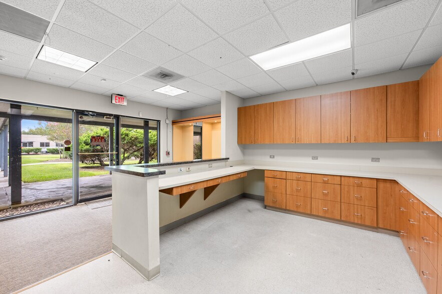More Photos Of 13414 Medical Complex Dr, Tomball Medical For Sale