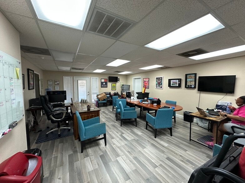 More Photos Of 12343 Hymeadow Dr, Austin Office Residential For Sale