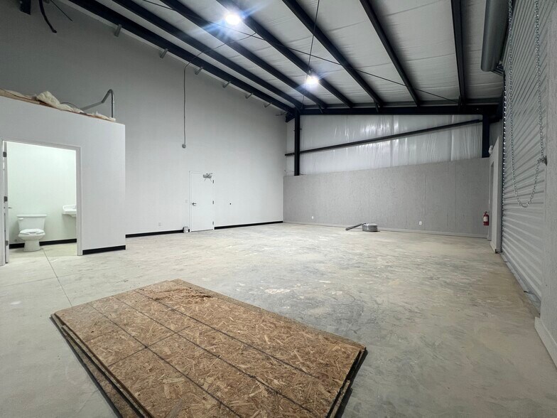 More Photos Of 2109 Chanabby Ct, Statesboro Warehouse For Lease