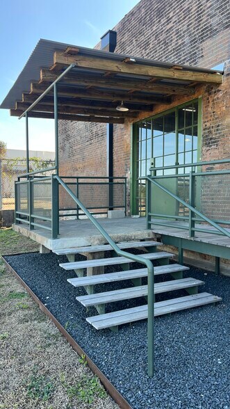 More Photos Of 5644 Navigation Blvd, Houston Unknown For Lease