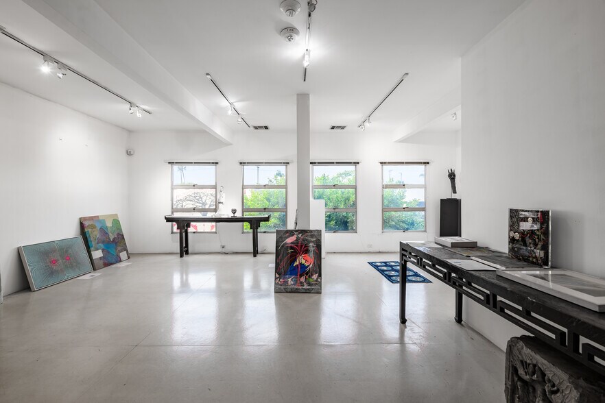 More Photos Of 170 S La Brea Ave, Los Angeles Storefront Retail Office For Lease