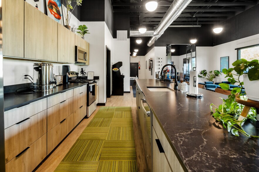 More Photos Of 2192 W College Ave, Englewood Warehouse For Sale