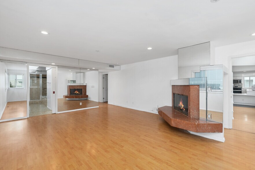 More Photos Of 16585 Pacific Coast Hwy, Sunset Beach Office Residential For Lease