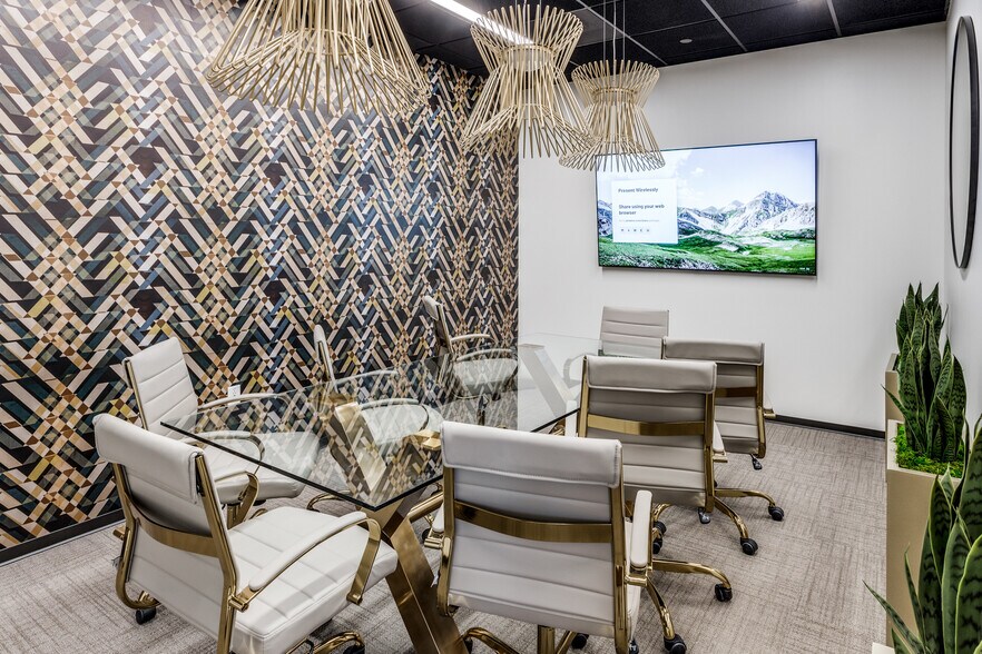 More Photos Of 24 Greenway Plz, Houston Office For Lease