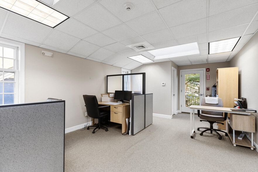 More Photos Of 271 Lincoln St, Lexington Office For Lease