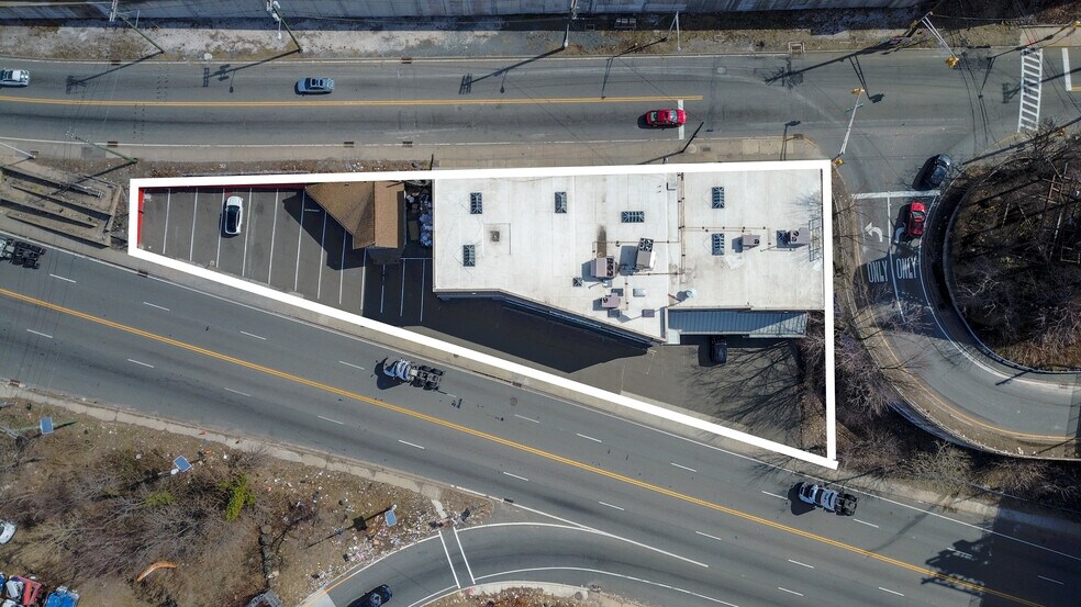 More Photos Of 3114 Tonnelle Ave, North Bergen Showroom For Lease