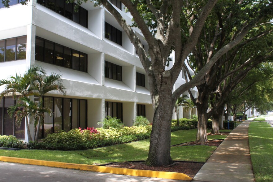 More Photos Of 1615 Forum Pl, West Palm Beach Office For Lease