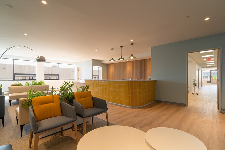 More Photos Of 155 E Algonquin Rd, Arlington Heights Medical For Lease