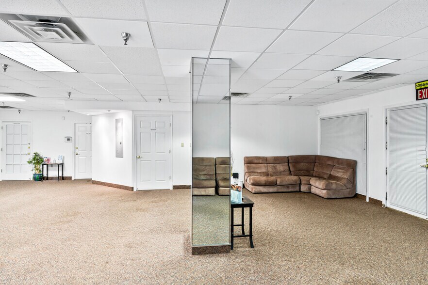 More Photos Of 4600 N Park Ave, Chevy Chase Medical For Sale