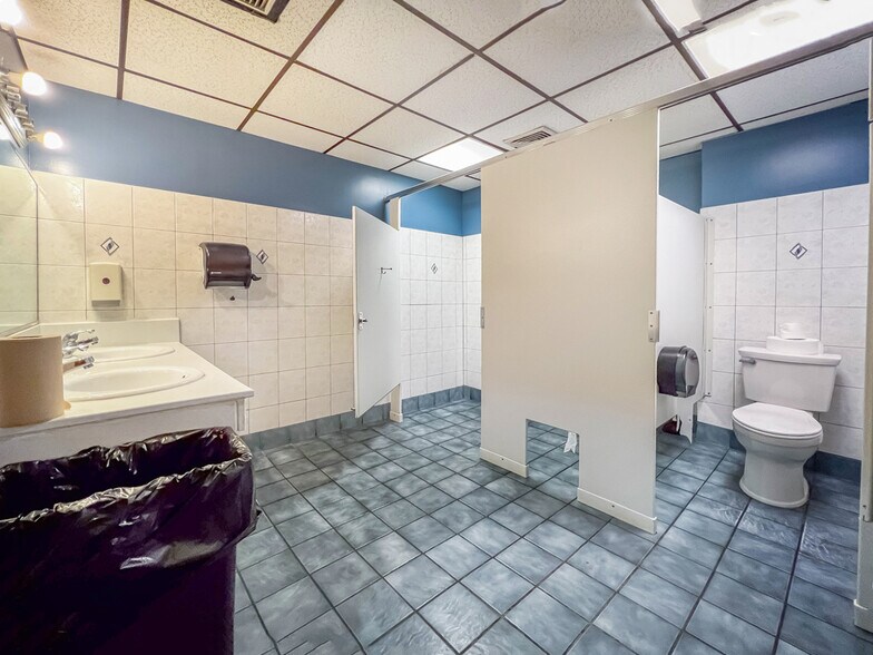 More Photos Of 100 W Maple Ave, Langhorne Restaurant For Sale