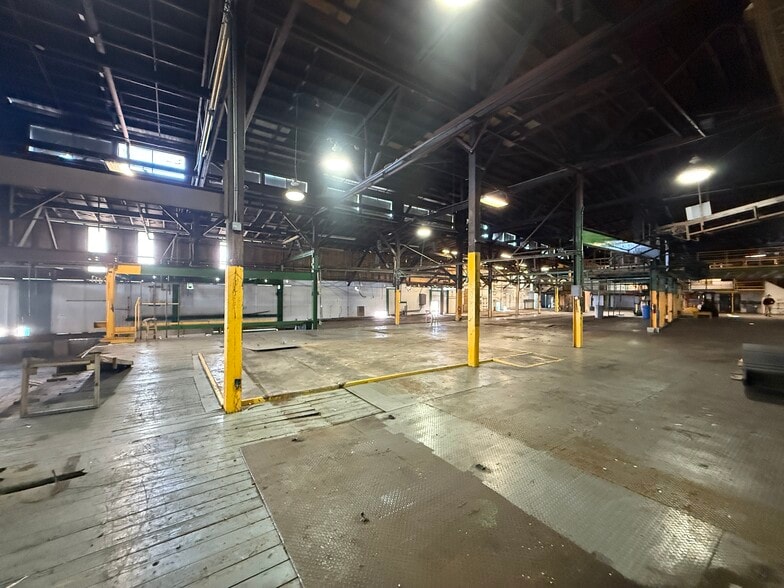 More Photos Of 650 Avenue R SW, Winter Haven Distribution For Sale