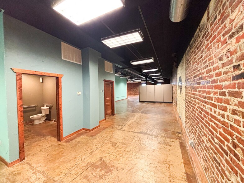 More Photos Of 509 W Olive St, Springfield General Retail For Sale