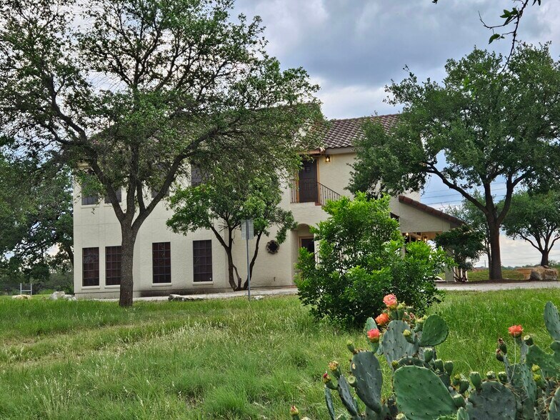 More Photos Of 17425 Redland Rd, San Antonio Office For Lease