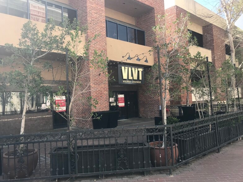 More Photos Of 414-416 W 4th St, Santa Ana Office For Sale