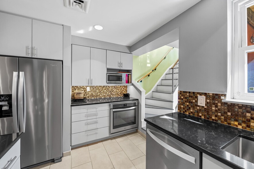 More Photos Of 1637 E Baltimore St, Baltimore Office Residential For Sale