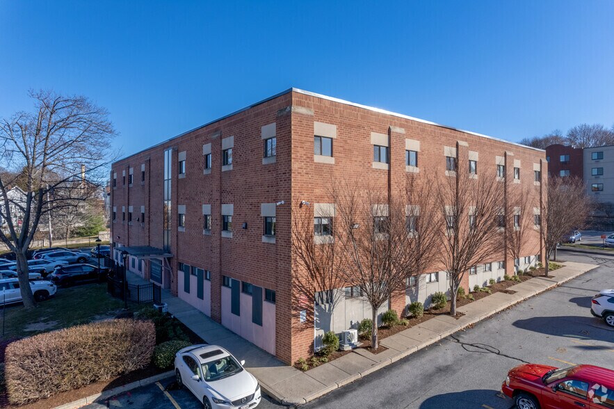 More Photos Of 100 Highland Ave, Providence Medical For Lease