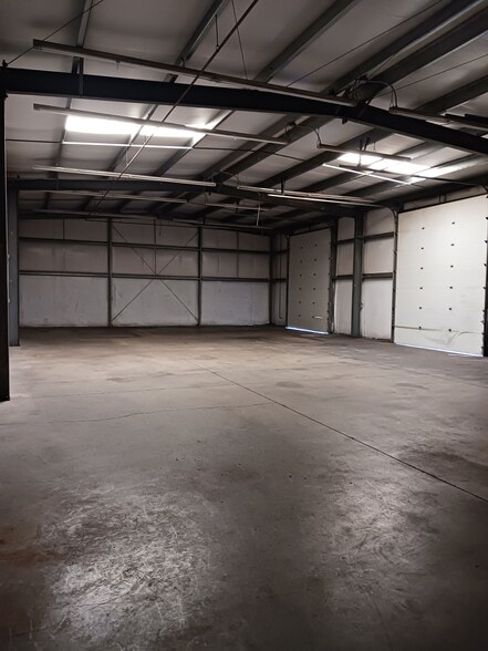 More Photos Of 8300 E Valencia Rd, Tucson Warehouse For Lease