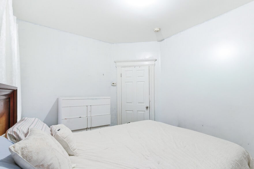 More Photos Of 369 E Kinney St, Newark Apartments For Sale