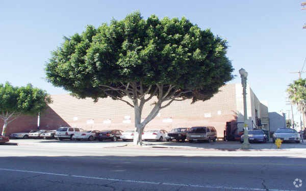 More Photos Of 140 W 21st St, Los Angeles Warehouse For Sale