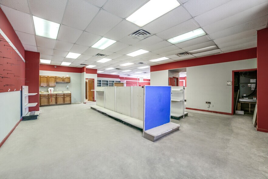 More Photos Of 6301 Mcpherson Rd, Laredo Distribution For Sale