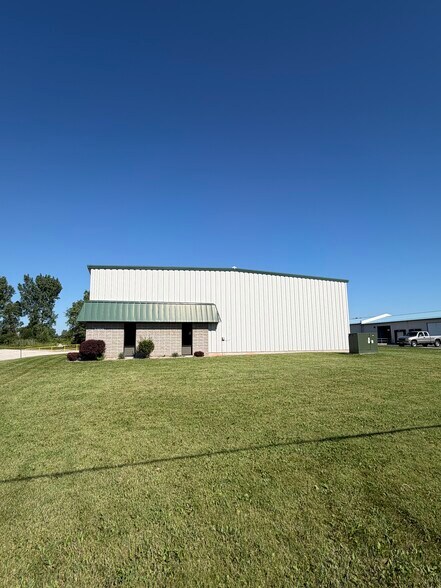 More Photos Of 3300 Commodity Ln, Green Bay Manufacturing For Lease