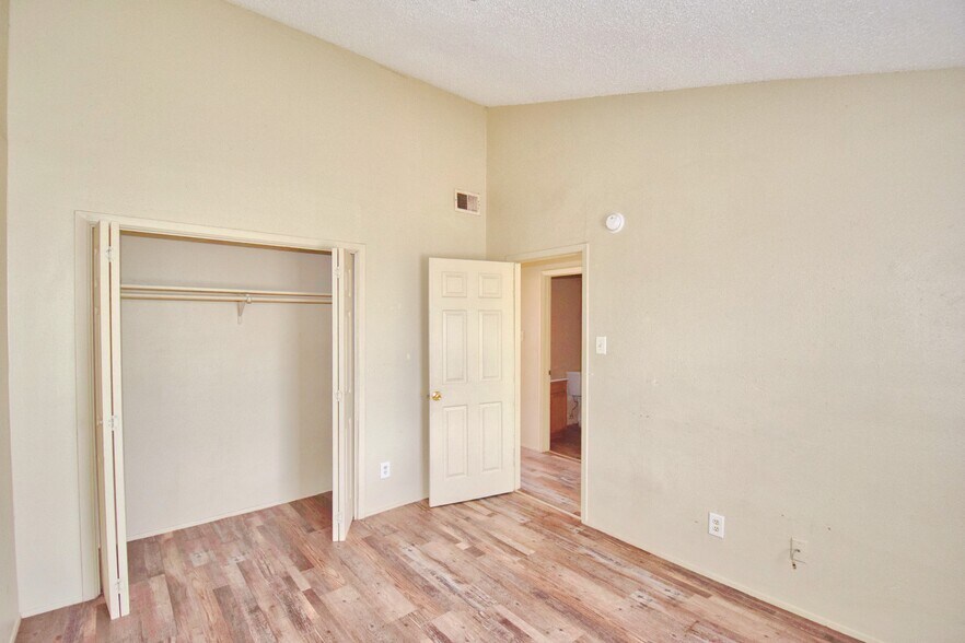 More Photos Of 303-511 E Reagan Rd, Beeville Multifamily For Sale