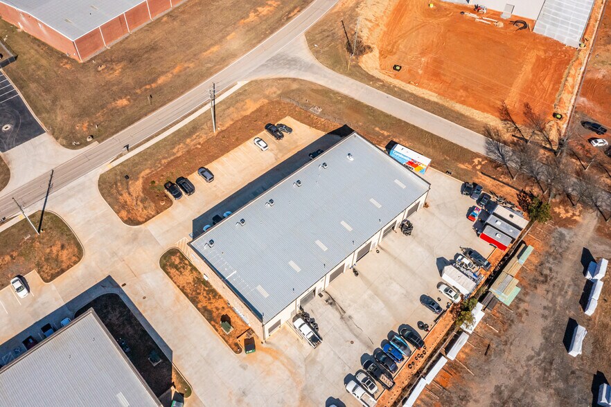 More Photos Of 4337 McBrayer Rd, Oakwood Warehouse For Lease