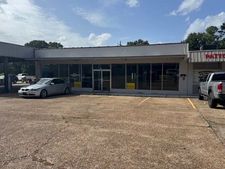 More Photos Of 303 Clinton Blvd, Clinton Storefront For Sale
