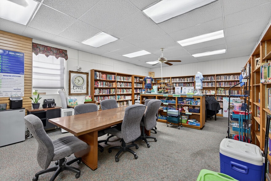 More Photos Of 147 Hurst Blvd, Hurst Religious Facility For Sale