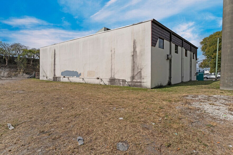 More Photos Of 6850 NW 74th St, Medley Warehouse For Sale