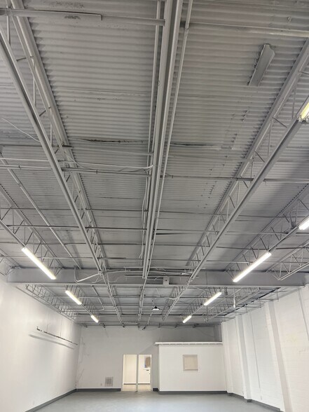 More Photos Of 5317 Fairmont St, Jacksonville Light Distribution For Lease