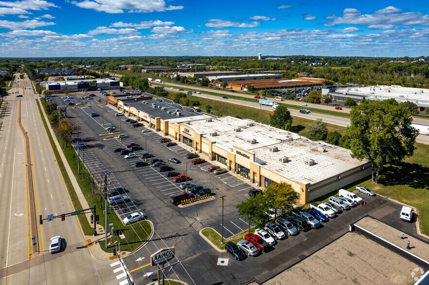 More Photos Of 1845-1885 E County Road D E, Maplewood General Retail For Lease