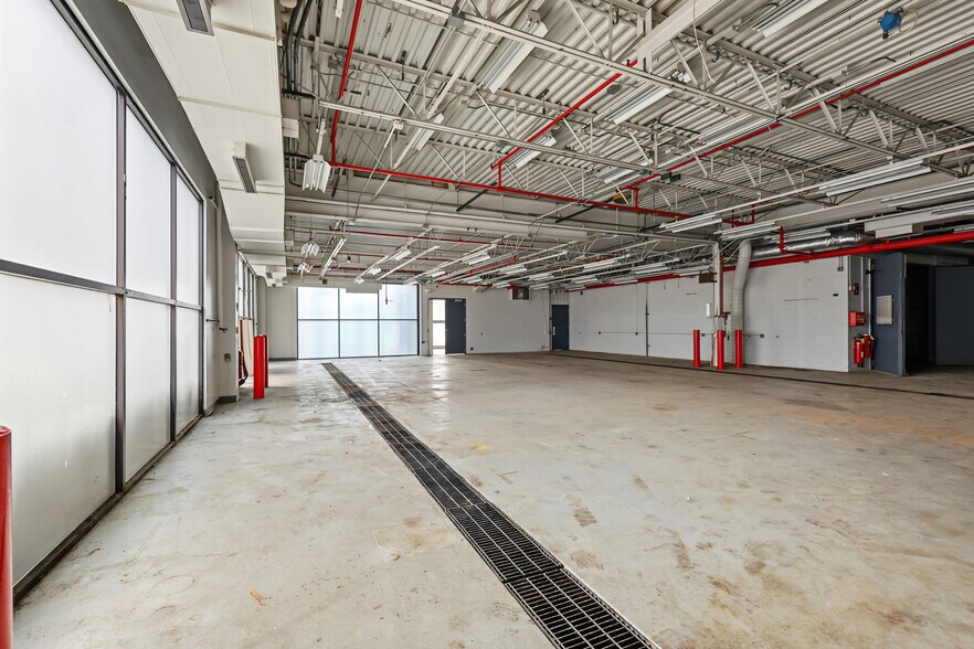More Photos Of 15201 Mercantile Dr, Dearborn Light Manufacturing For Sale