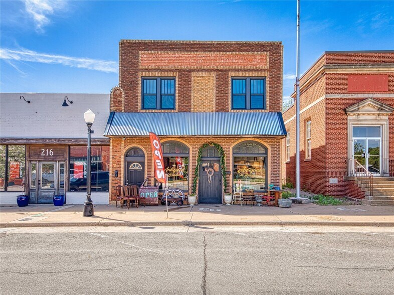 More Photos Of 218 W Broadway Ave, Elk City General Retail For Sale
