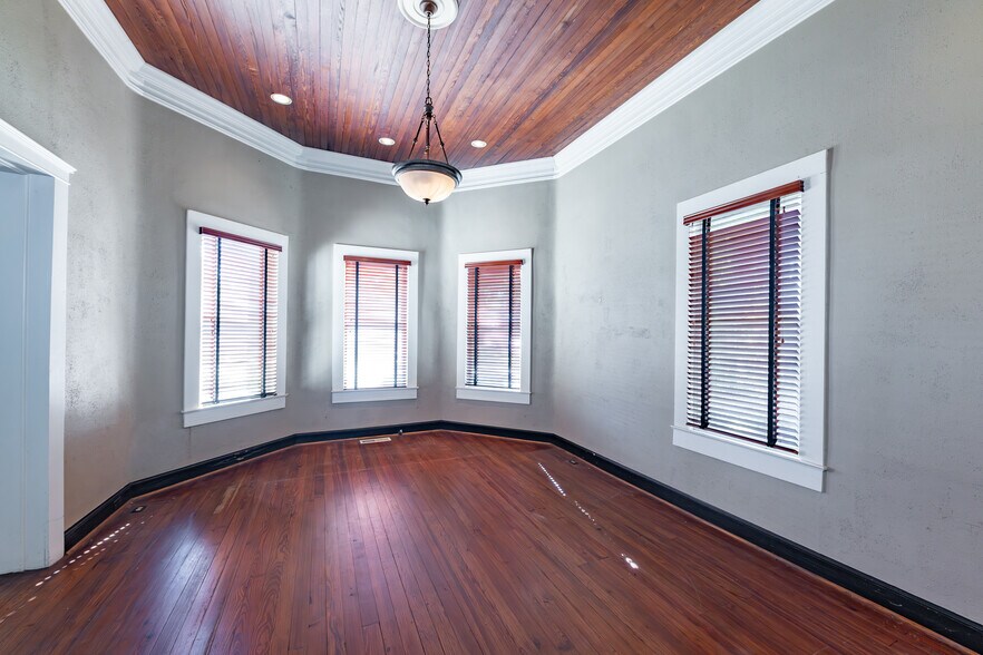 More Photos Of 314 S Green St, Thomaston Office For Sale