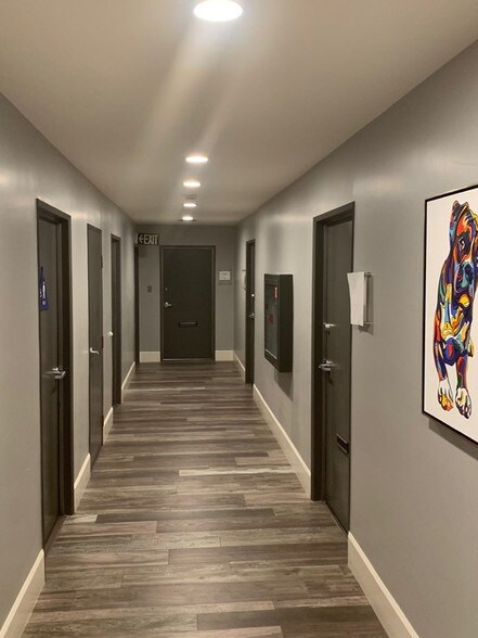 More Photos Of 10999 Riverside Dr, North Hollywood Loft Creative Space For Lease