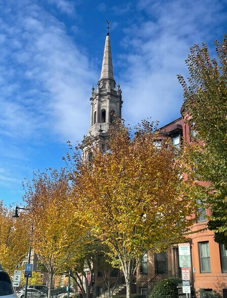 More Photos Of 1051 Beacon St, Brookline Medical For Sale
