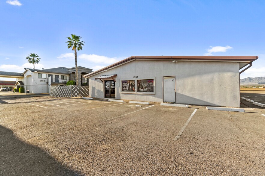More Photos Of 1550 W Thatcher Blvd, Safford Loft Creative Space For Sale
