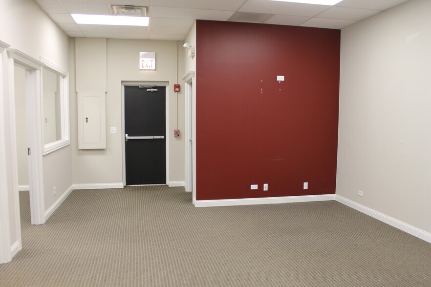More Photos Of 415 E State St, Geneva General Retail For Lease