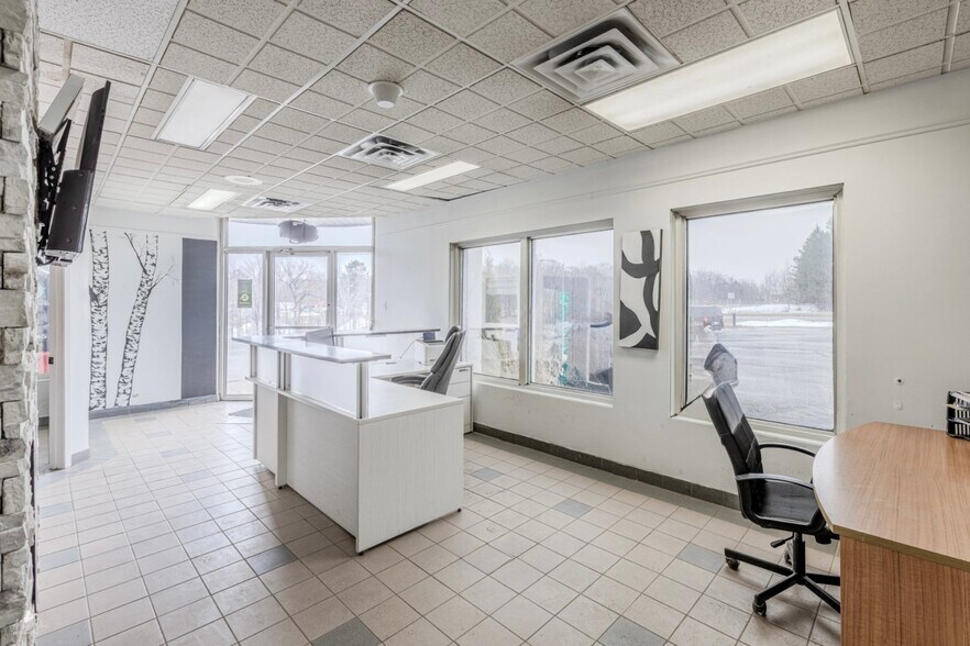 More Photos Of 180 Rue De L'anse S, Beaumont Light Distribution For Sale