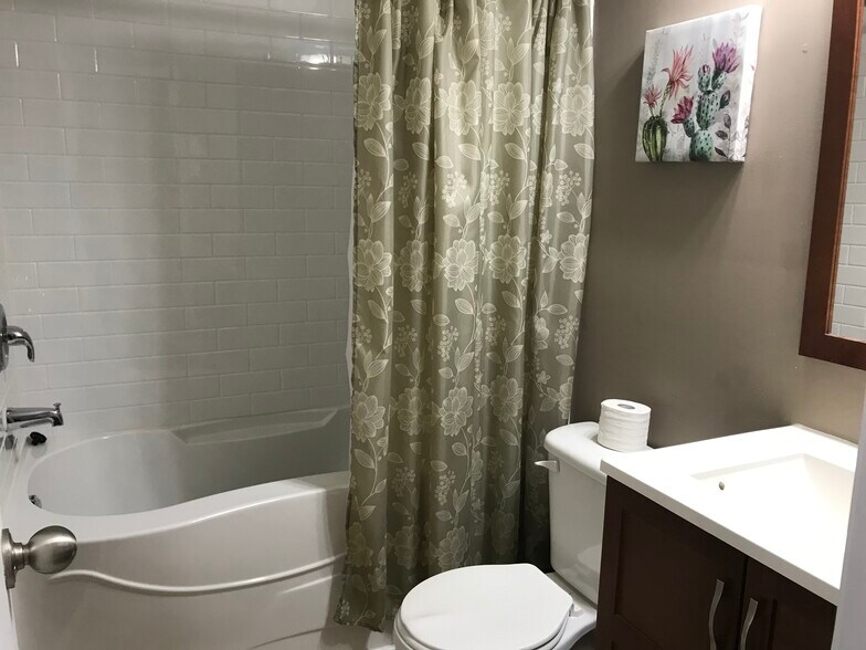 More Photos Of 2551 Petawawa Blvd, Petawawa Freestanding For Sale