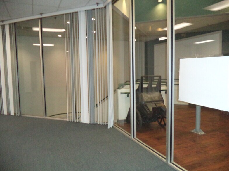 More Photos Of 1117 Elm St, Manchester Office For Lease