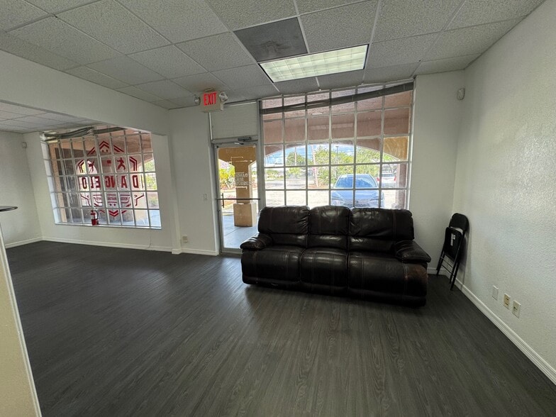 More Photos Of 7050 Winkler Rd, Fort Myers Restaurant For Lease