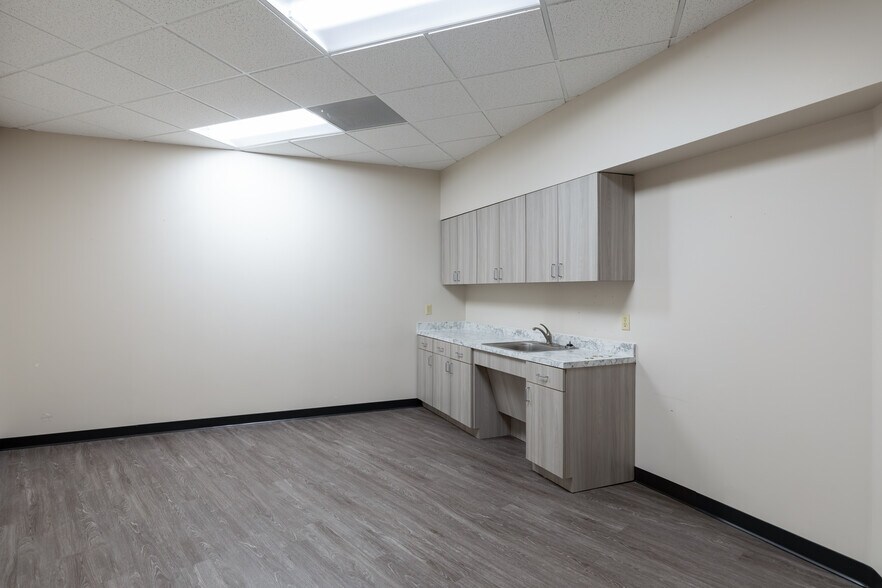 More Photos Of 14550 Torrey Chase Blvd, Houston Office For Lease