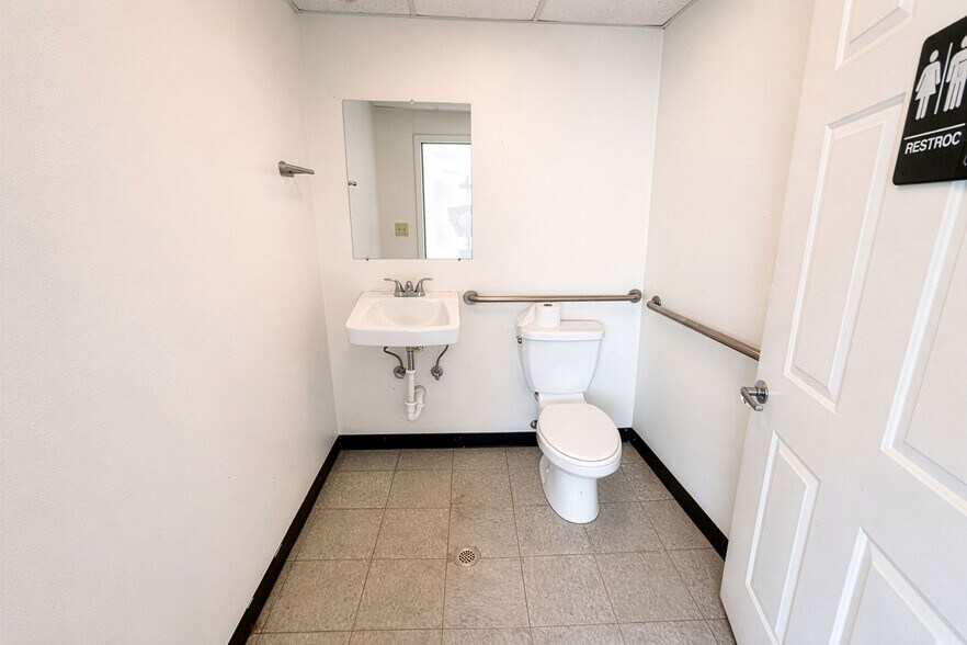 More Photos Of 4845 Memorial Dr, Stone Mountain Office For Lease